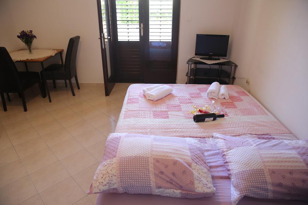 Apartments Vedrana Zadar Bagian luar foto